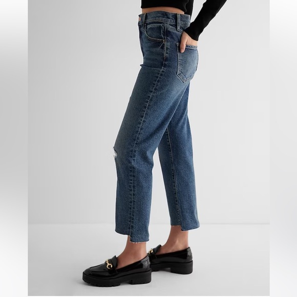 NWT Express High Waisted Medium Wash Ripped Raw Hem Straight Ankle Jeans - Picture 2 of 7
